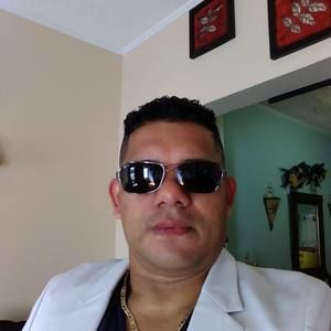 Meet your Posher, Angel leonel